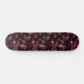 Farbenfrohe Sterne tanzen whimsisisch Skateboard (Horizontal)