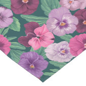 Farbenfrohe Stiefmütterchen auf dunkelgrünblau Kurzer Tischläufer (Ecke)