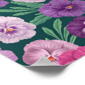 Farbenfrohe Stiefmütterchen auf dunkelgrünblau Poster (Ecke)