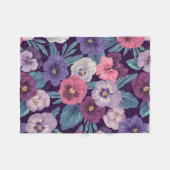 Farbenfrohe Stiefmütterchen auf tiefviolett Fleecedecke (Vorderseite (Horizontal))
