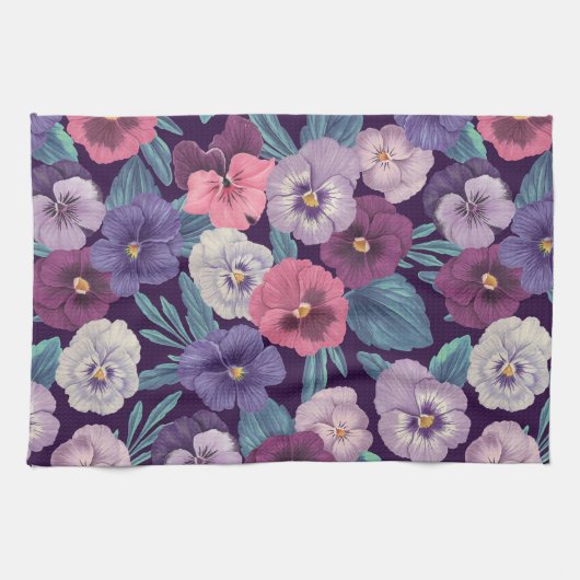 Farbenfrohe Stiefmütterchen auf tiefviolett Geschirrtuch (Horizontal)