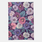 Farbenfrohe Stiefmütterchen auf tiefviolett Geschirrtuch (Vertikal)