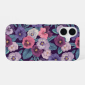 Farbenfrohe Stiefmütterchen auf tiefviolett iPhone 16 Hülle (Rückseite (Horizontal))