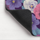 Farbenfrohe Stiefmütterchen auf tiefviolett Mousepad (Ecke)