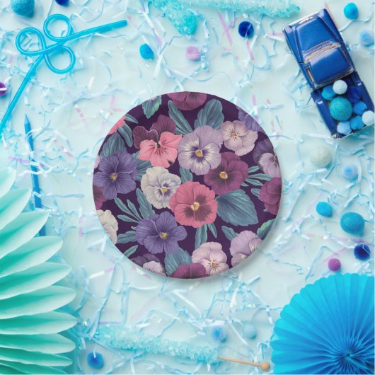 Farbenfrohe Stiefmütterchen auf tiefviolett Pappteller (Party)