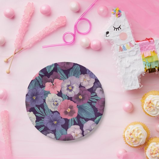 Farbenfrohe Stiefmütterchen auf tiefviolett Pappteller (Party)