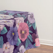 Farbenfrohe Stiefmütterchen auf tiefviolett Tischdecke (Beispiel)
