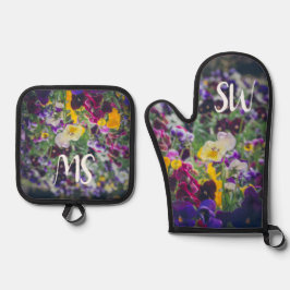 Farbenfrohe Stiefmütterchen im Garten Ofenhandschuh & Topflappen-Set