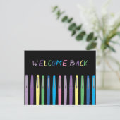 Farbenfrohe Stifte Schwarze Postkarte (Stehend Vorderseite)