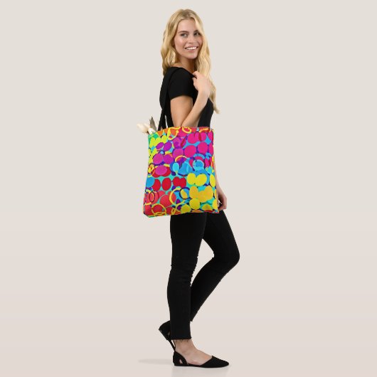 Farbenfrohe Stilelemente und Chic Spectrum Pattern Tasche (Am Model)