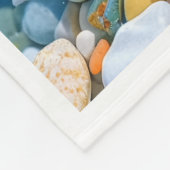 Farbenfrohe Stranddecke mit Kieselsteinen Fleecedecke (Ecke)