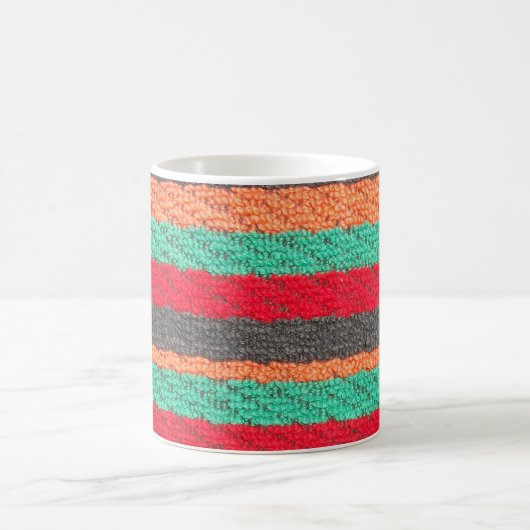 Farbenfrohe Strandhandtuchmarken Kaffeetasse (Mittel)