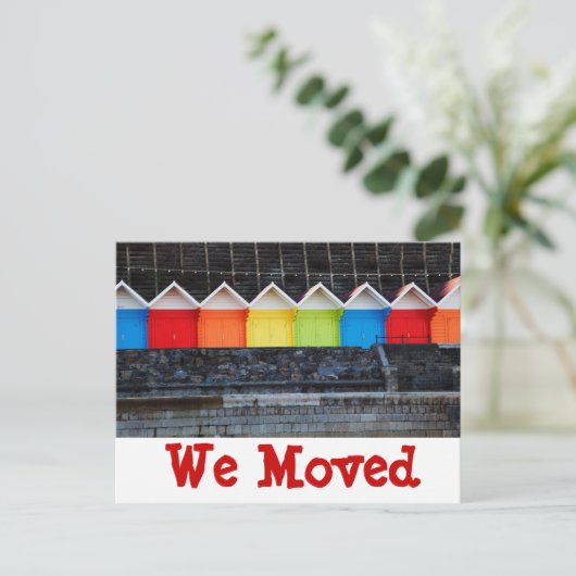 Farbenfrohe Strandhäuser, die wir umgezogen haben, Ankündigungspostkarte (Stehend Vorderseite)