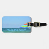 Farbenfrohe Strandschirm Ozeansicht Gepäckanhänger (Vorderseite horizontal)