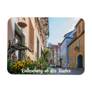 Farbenfrohe Straße in Rothenburg ob der Tauber Magnet