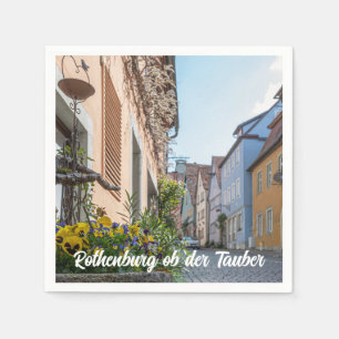 Farbenfrohe Straße in Rothenburg ob der Tauber Serviette