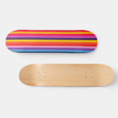 Farbenfrohe Streifen im Regenbogenstil Skateboard (Horizontal)