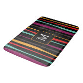 Farbenfrohe Streifen mit individuellem Monogramm A Badematte (Schrägansicht)