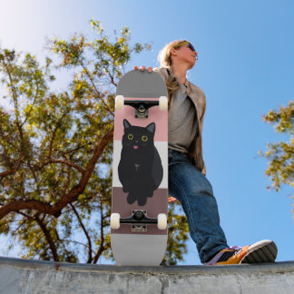 Farbenfrohe Streifen, zeichnend Schwarzkatze Skateboard