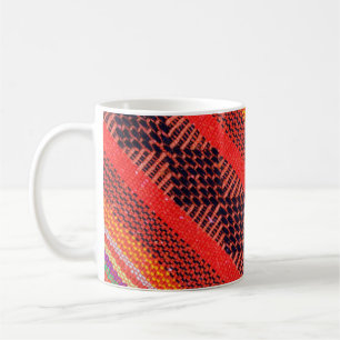 Farbenfrohe Strickbekleidung mit mehrfarbigem Seil Kaffeetasse
