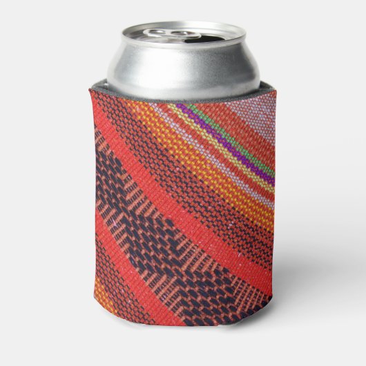 Farbenfrohe Strickmode: mehrfarbiger Seilhintergru Dosenkühler (Kanne Rückseite)