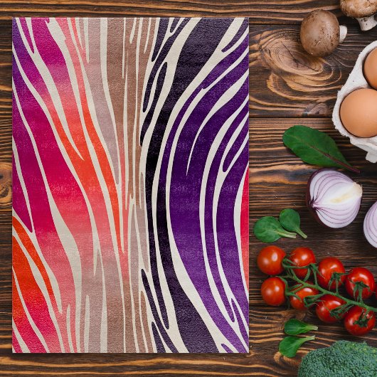 Farbenfrohe Tafel mit tierischer Printwerbung Schneidebrett