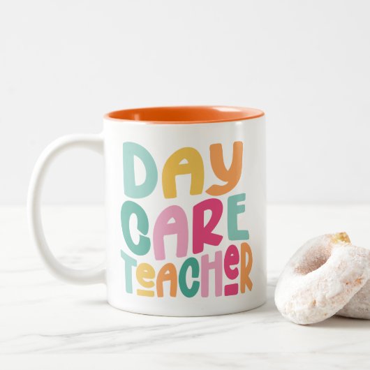Farbenfrohe Tageslehrerin Zweifarbige Tasse (Mit Donut)