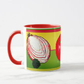 Farbenfrohe Tasse mit Avocado Zwiebel und Tomate (Links)