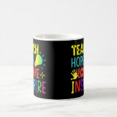 Farbenfrohe Teach Hope Liebe und Inspirier Kaffeetasse (Mittel)