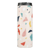Farbenfrohe Terrazzo: nahtlose Felsfragmente. Thermosbecher (Rückseite)