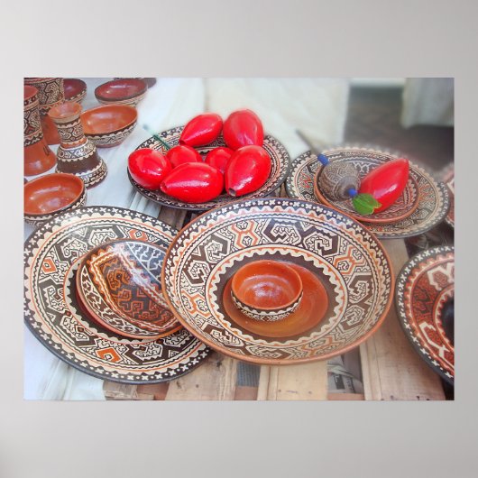 Farbenfrohe Töpferei auf einer Kunstmesse Poster (Vorne)