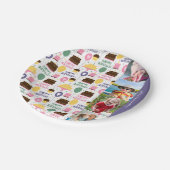 Farbenfrohe Tortenmuster Happy Birthday mit Name F Pappteller (Schrägansicht)