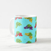 Farbenfrohe Traubenmuster auf Sky Blue Background Kaffeetasse (Vorderseite Links)