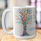 Farbenfrohe Tree Yoga Studio Mosaikbaume anpassen Kaffeetasse