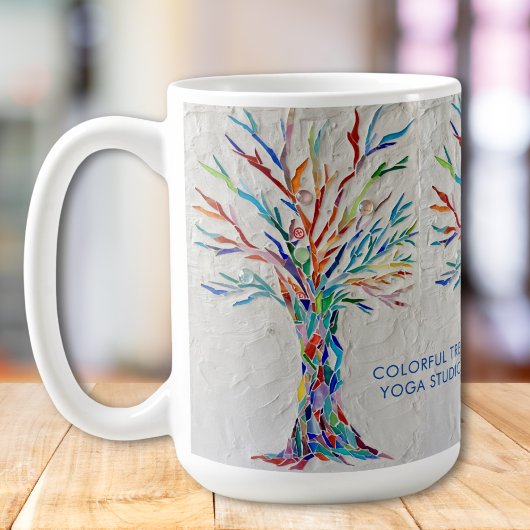 Farbenfrohe Tree Yoga Studio Mosaikbaume anpassen Kaffeetasse