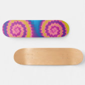 Farbenfrohe, trendige Retro-gefärbte Krawatte Skateboard (Horizontal)