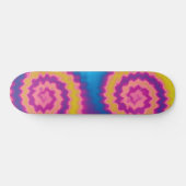 Farbenfrohe, trendige Retro-gefärbte Krawatte Skateboard (Horizontal)
