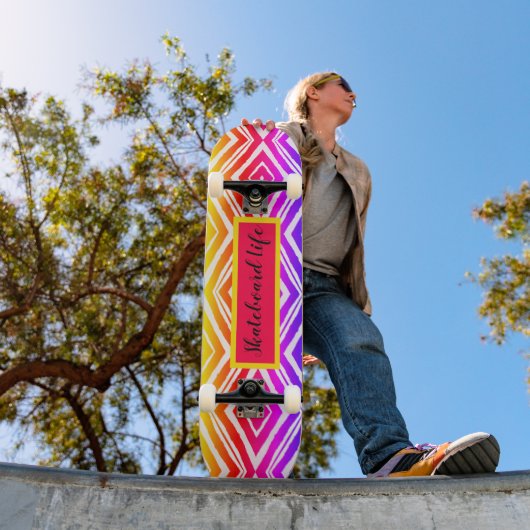 Farbenfrohe trendy geometric skateboard (Außen 1)