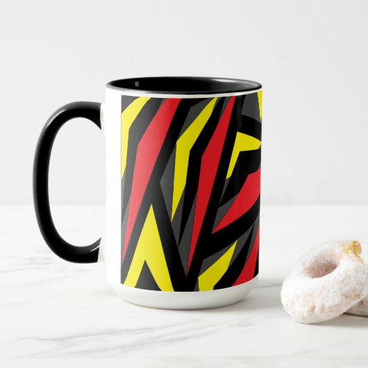 Farbenfrohe Triangle-Muster Geometrie Tasse (Mit Donut)