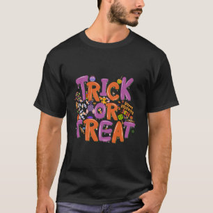 Farbenfrohe Trick oder Behandlung T-Shirt