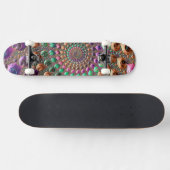 Farbenfrohe Trippy Groovy Fraktal Skateboard (Horizontal)