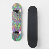 Farbenfrohe Trippy-Vibrany Groovy Fraktal Burst Skateboard (Vorderseite)