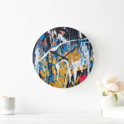 Farbenfrohe Tropffarbe: Graffiti-Wand. Große Wanduhr (Zuhause)