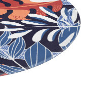 Farbenfrohe tropische Blätter Blauer Hintergrund Schneidebrett (Ecke)