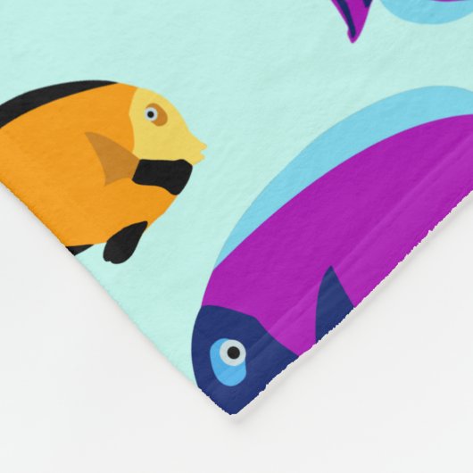 Farbenfrohe tropische Fischmuster im Blauen Meer Fleecedecke (Ecke)