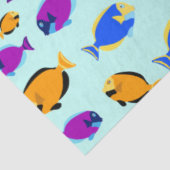 Farbenfrohe tropische Fischmuster im Blauen Meer Seidenpapier (Ausschnitt)