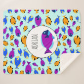 Farbenfrohe tropische Fischmuster im Blauen Meer Sherpadecke (Vorderseite (Horizontal))