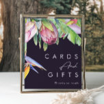 Farbenfrohe tropische Flora | Lila Karten und Gesc Poster<br><div class="desc">Diese farbenfrohe tropische Blüte | lila Karten und Geschenkschild ist perfekt für Ihr modernes boho Ziel grün, lila, pfirsichfarben Hochzeit. Das Design besticht durch ein elegantes Bouquet mit klassischen Aquarelltönen und Blume, darunter ein schlängelgrüner Eukalyptus, Lila und rote Protea, ein rot-rosa Hibiskus, ein orangefarbener und blauer Paradiesvogel und ein dunkelgrünes...</div>