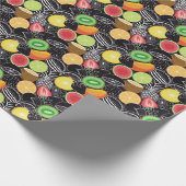 Farbenfrohe tropische Früchte, schwarzer Hintergru Geschenkpapier (Ecke)