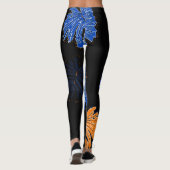 Farbenfrohe tropische Muster dunkler Foliage Leggings (Rückseite)